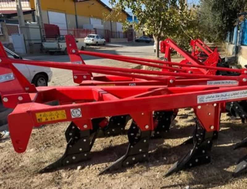 تصویر 1 از گاوآهن چهار خیش با چینش همزمان و شخم گسترده